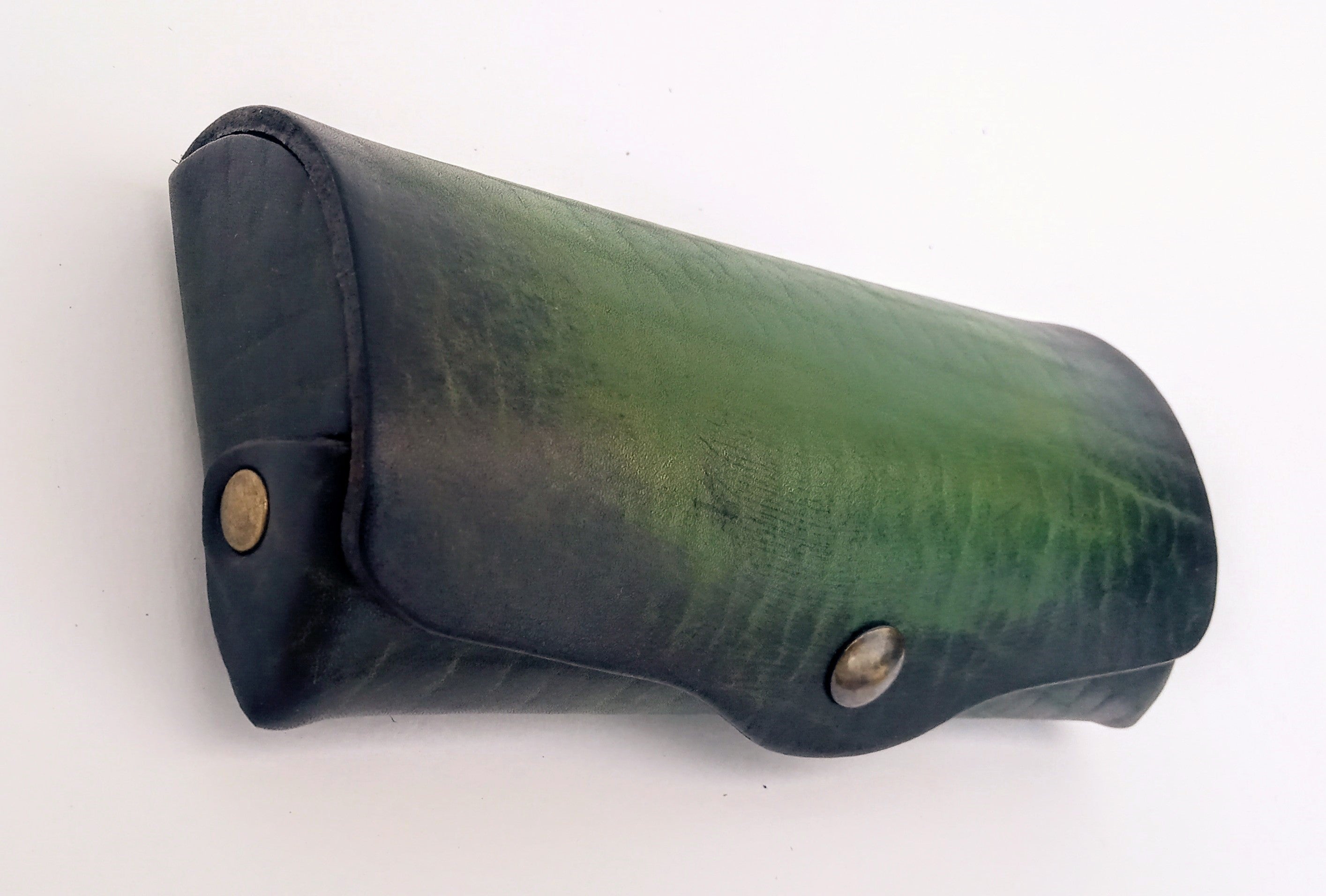 Glasses case with popper